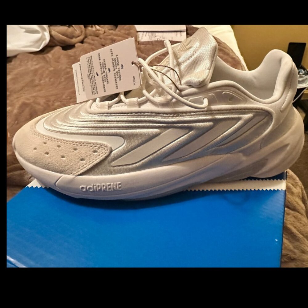 Adidas Originals Ozelia Women's 9 1/2 White Sneakers NWT